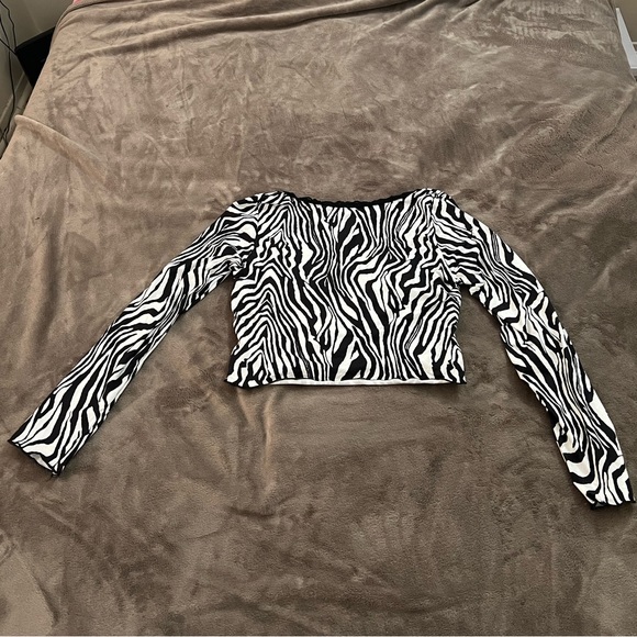 Lace trim top - Picture 2 of 4